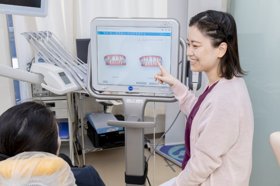 補綴（かみ合わせ）を専門とする歯科医師が治療に関わります